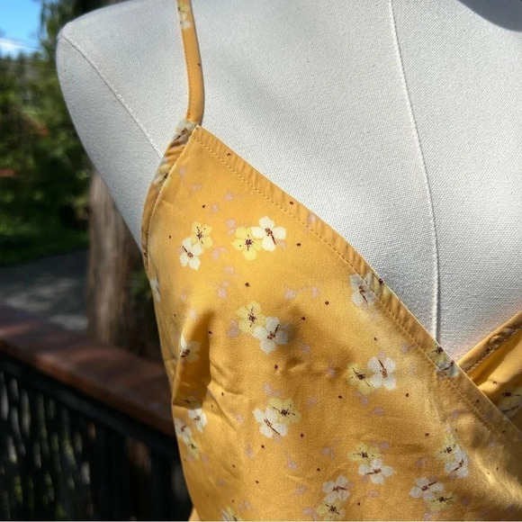 Mauby Strappy Satin Dainty All Over Floral Print Nectar Wrap Dress / Women’s XS - Picture 4 of 6